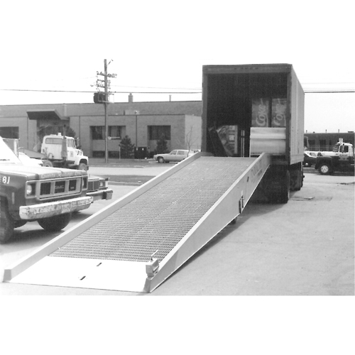 Rampe de chargement mobile, 11000 lb Capacit&eacute;, 72" la x 36' lo O-Max