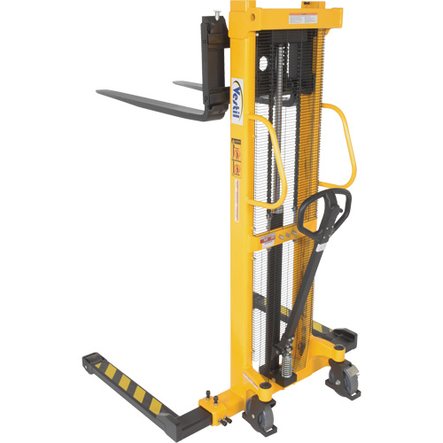 Gerbeur hydraulique manuel, Fonctionnement Pompe manuelle, Capacit&eacute; 2000 lb, Lev&eacute;e max 63" O-Max