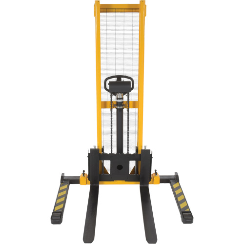 Gerbeur hydraulique manuel, Fonctionnement Pompe manuelle, Capacit&eacute; 2000 lb, Lev&eacute;e max 63" O-Max