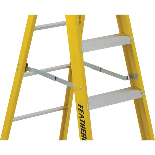 Industrial Heavy-Duty Stepladders (6900 Series), 4', Fibreglass, 300 lbs. Capacity, Type 1A O-Max