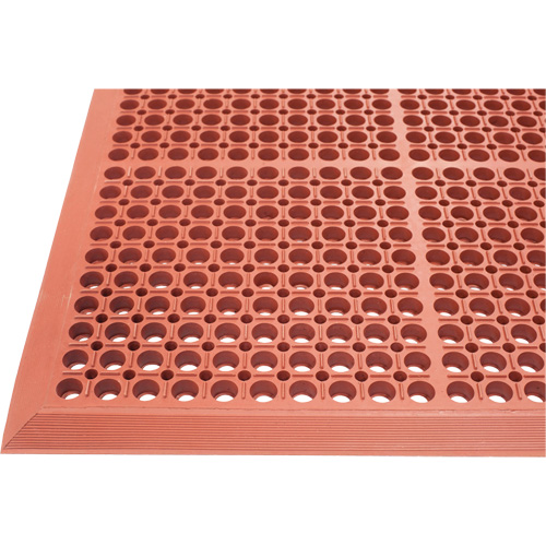 Tapis de s&eacute;rie Competitor, &agrave; fentes, 3' x 5' x 7/8", Orange, Caoutchouc naturel O-Max