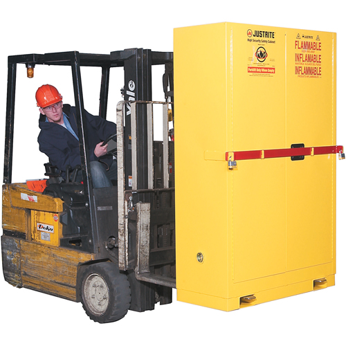 Armoire de rangement haute s&eacute;curit&eacute; avec barre en acier pour produits inflammables, 45 gal., 2 tablettes O-Max