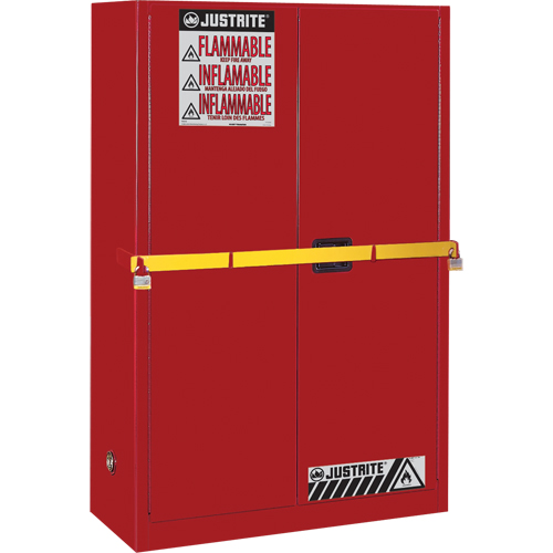 Armoire de rangement haute s&eacute;curit&eacute; avec barre en acier pour produits inflammables, 45 gal., 2 tablettes O-Max