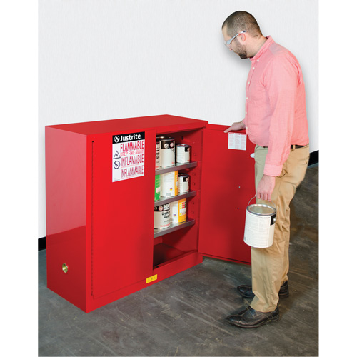 Armoire de s&eacute;curit&eacute; pour la peinture et les encres combustibles EX Sure-Grip, 40 gal., 3 tablettes O-Max
