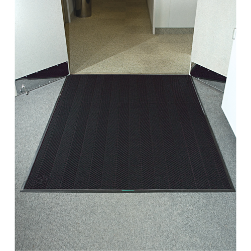 WaterHog&reg; Max Herringbone Classic Mat, Wiper/Scraper, 3' x 5' x 3/8", Black Smoke O-Max