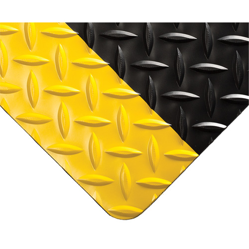 Tapis Diamond-Plate pour tableau de contr&ocirc;le no 701, 3' la x 75' lo, 1/4" &eacute;paisseur, Noir/Jaune, PVC O-Max