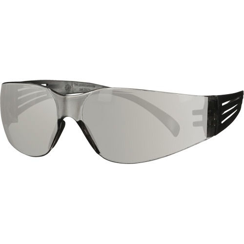 Lunettes de protection de s&eacute;rie 100 SecureFit, Lentille Gris/Int&eacute;rieur/ext&eacute;rieur, Antibu&eacute;e/Anti-&eacute;gratignures, ANSI Z87+/R&eacute;pond ou surpasse la norme CSA Z94.3 O-Max