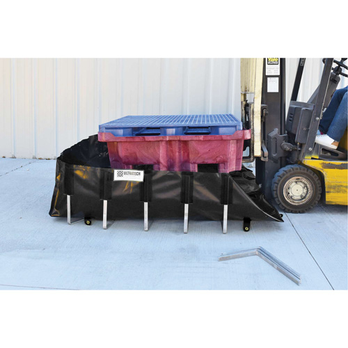 Berme de confinement des d&eacute;versements Ultra-IBC Berm, Capacit&eacute; 400 gal. US, 6' la x 6' lo x 18" h, Support en L O-Max
