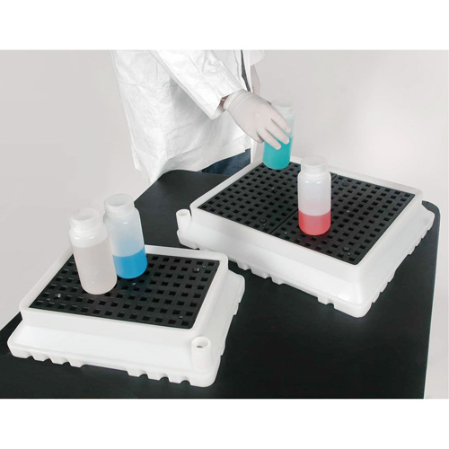 P4 Ultra-Spill Tray&reg;, 17" L x 21" W x 4" H, 2.9 US gal. Spill Capacity O-Max