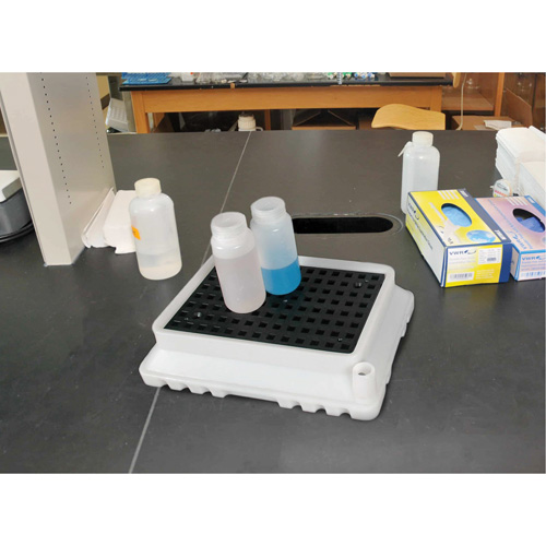 P4 Ultra-Spill Tray&reg;, 17" L x 21" W x 4" H, 2.9 US gal. Spill Capacity O-Max