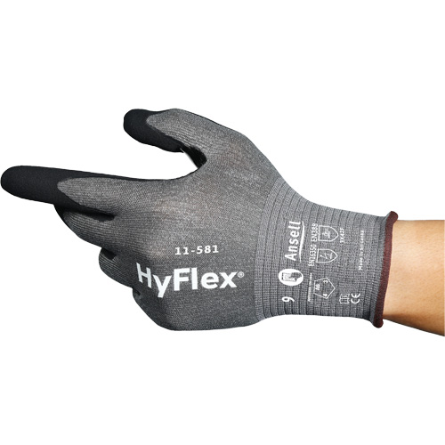 Gants industriels ultral&eacute;gers 11-581 HyFlex, Taille 6, Calibre 21, Rev&ecirc;tement Nitrile, Enveloppe en Nylon/PEHP/Tungst&egrave;ne/Spandex, ASTM ANSI niveau A6 O-Max