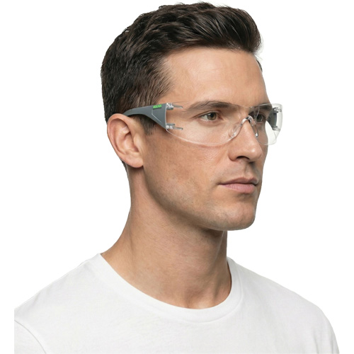 Lunettes de s&eacute;curit&eacute; gris/vert Adapt Lite, Lentille Transparent, Antibu&eacute;e/Anti-&eacute;gratignures, ANSI Z87+/R&eacute;pond ou surpasse la norme CSA Z94.3 O-Max