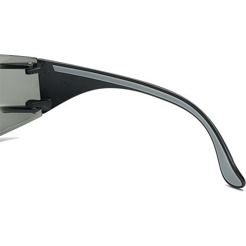 Lunettes de s&eacute;curit&eacute; Adapt Lite, Lentille Fum&eacute;e, Antibu&eacute;e/Anti-&eacute;gratignures, ANSI Z87+/R&eacute;pond ou surpasse la norme CSA Z94.3 O-Max