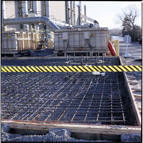 Ruban pour barricade, Anglais, 3" la x 200' lo, 3 mils, Noir sur jaune O-Max