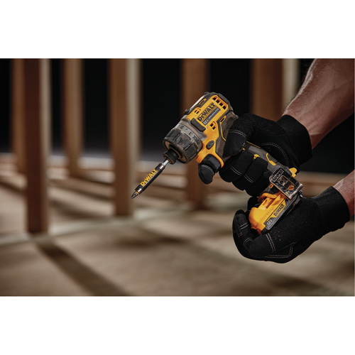 Trousse de tournevis &agrave; moteur sans balai Xtreme, 1/4", 12 V, 200 UWO couple max., Lithium-ion bloc-pile O-Max