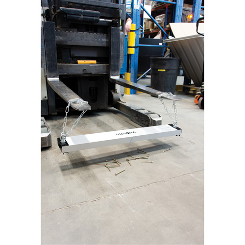Balais de cour magn&eacute;tique, 36" la O-Max
