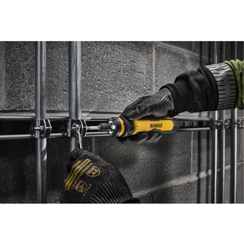 Jeu de tournevis sans fil de 14 morceaux avec commande FLEXDRIVE, 4 V, 44 lb-po/5 Nm couple max. O-Max