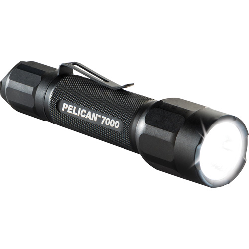 Lampe de poche tactique de s&eacute;rie 7000, DEL, 774 lumens, Piles CR123 O-Max