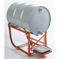 Support de baril avec plateau d'égouttage, Capacité de 55 gal. US (45 gal. imp.), Charge max. de 600 lb/272 kg DC566 | O-Max