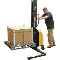 Gerbeur motoris&eacute; avec m&acirc;t &eacute;troit, Fonctionnement &eacute;lectrique, Capacit&eacute; 1000 lb, Lev&eacute;e max 63" O-Max