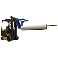 Fl&egrave;che de chariot &eacute;l&eacute;vateur pour tapis, 108-1/2" longueur, Install&eacute; sur fourche, Capacit&eacute; de 2500 lb O-Max