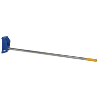 Fl&egrave;che de chariot &eacute;l&eacute;vateur pour tapis, 108-1/2" longueur, Install&eacute; sur tablier, Capacit&eacute; de 2500 lb O-Max