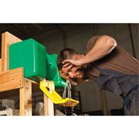 Poste de douche oculaire, Aliment&eacute; par gravit&eacute;, Capacit&eacute; 9 gal., Conformit&eacute; ANSI Z358.1 O-Max