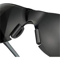 Lunettes de s&eacute;curit&eacute; Adapt Lite, Lentille Fum&eacute;e, Antibu&eacute;e/Anti-&eacute;gratignures, ANSI Z87+/R&eacute;pond ou surpasse la norme CSA Z94.3 O-Max