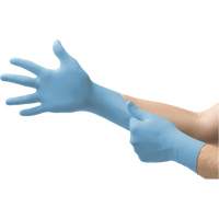 Gants jetables Vesatility 92-134 MICROFLEX, 5.5/6/T-petit, Nitrile, 2,76-mil/3,94-mil, Sans poudre, Bleu, Classe 2 O-Max